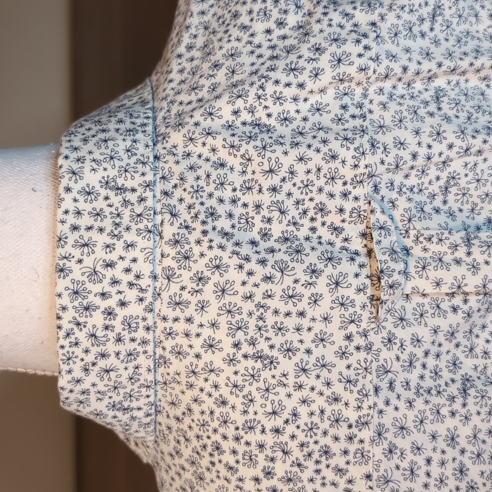 DULUTH TRADING CO Wms Medium White Navy Daisy Button Down Long Sleeve - Picture 12 of 13